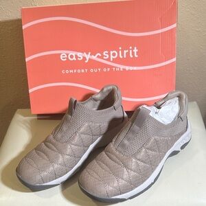 Easy Spirit Wallis  slip-on shoes in taupe Size 5M
